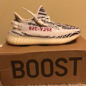 Addis’s yeezy boost 350 V2 (zebra)